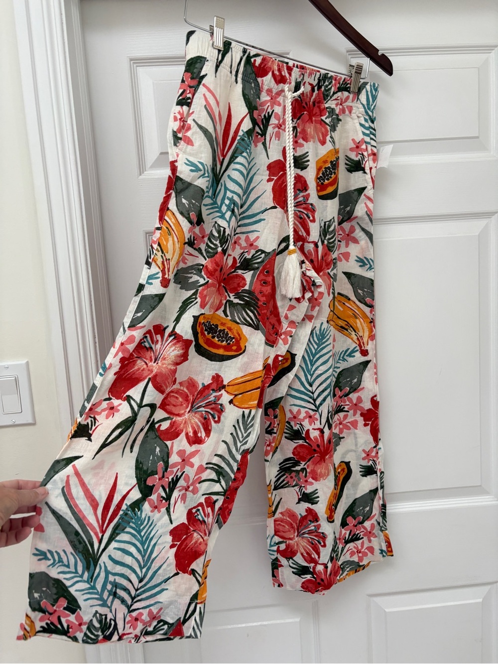 NWT C&C California Wide Leg Tropical Floral Pants in Cream, Red & Green